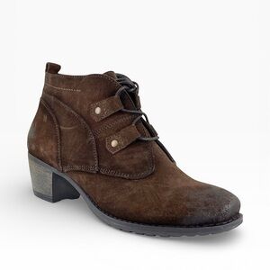 Brand new ERIC MICHAEL HILLARY SUEDE BOOTS, size 8.5, brown